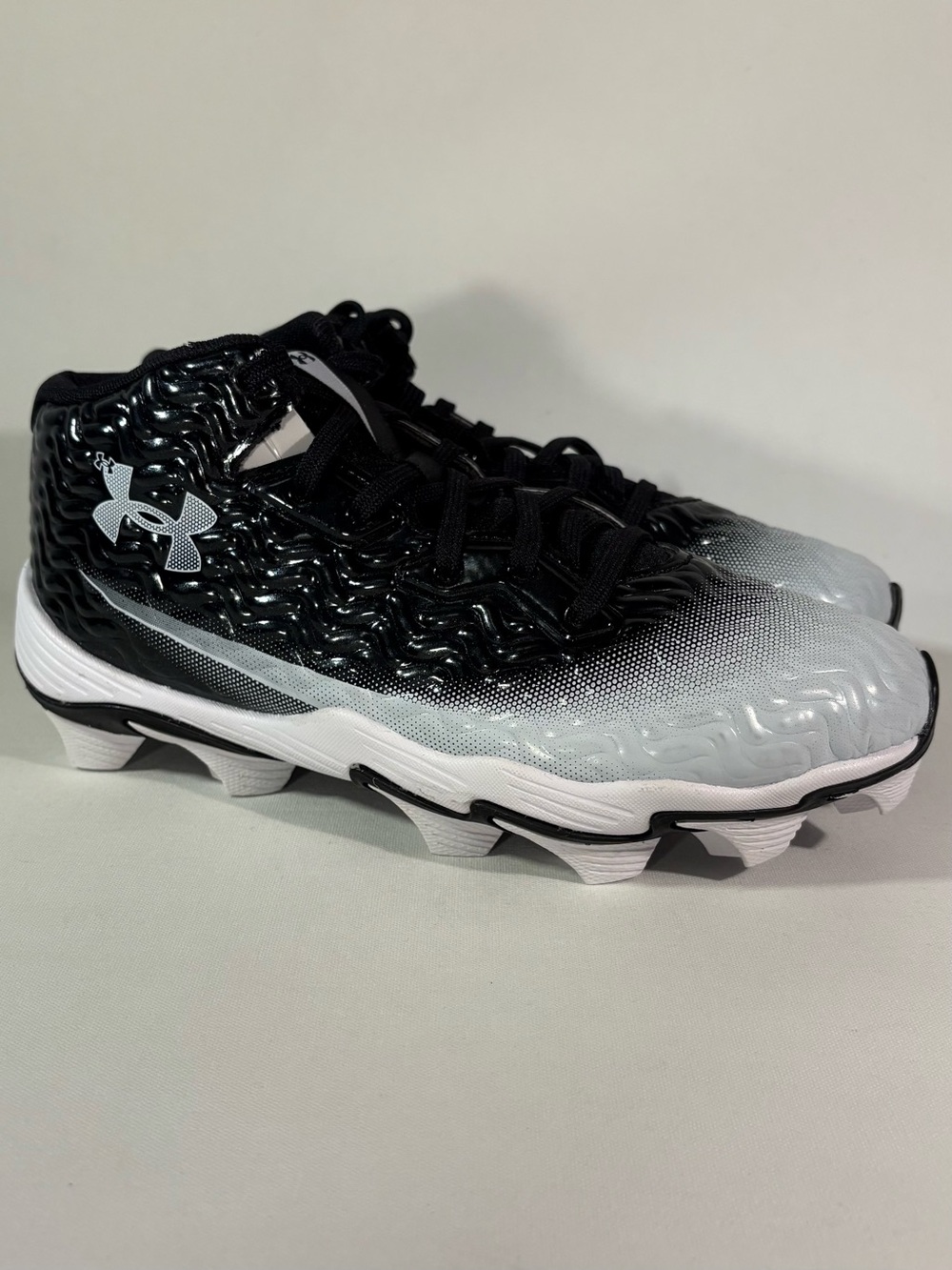 🏈 UNDER ARMOUR SPOTLIGHT HAMMER BLACK WHITE GRADE SCHOOL SIZE 6Y [BRAND NEW] 🏈